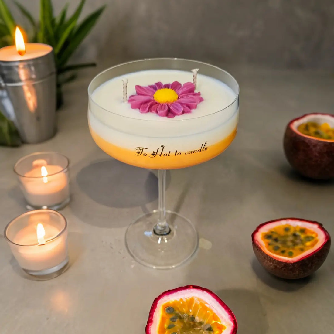 Pornstar martini cocktail kaars met passievruchten als decoratie