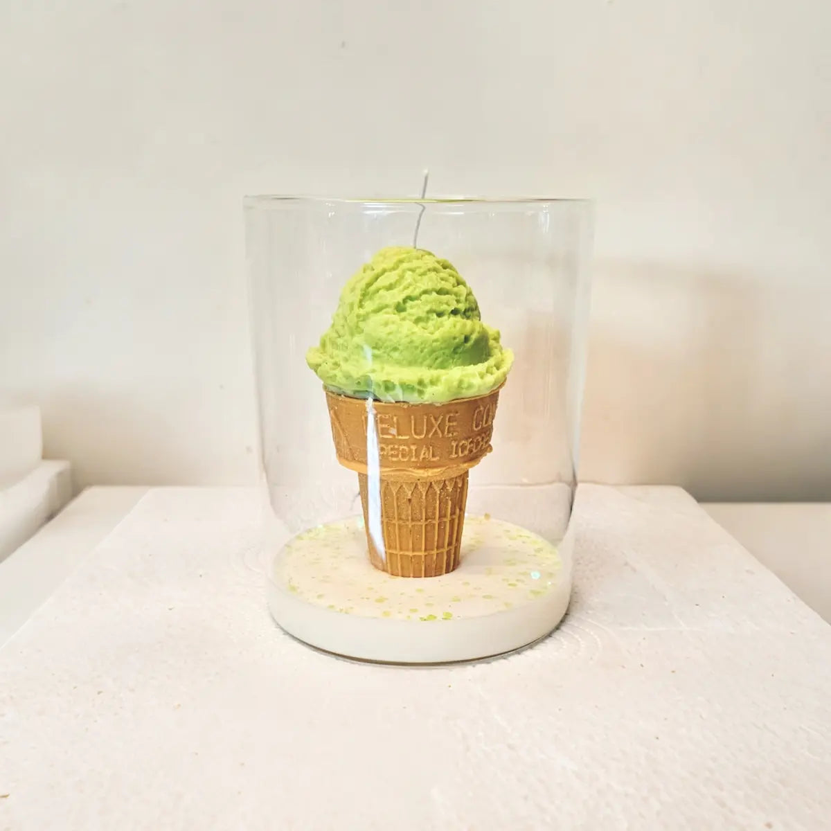 Verfrissende groene ijsco-kaars in glas zomerse eyecatcher