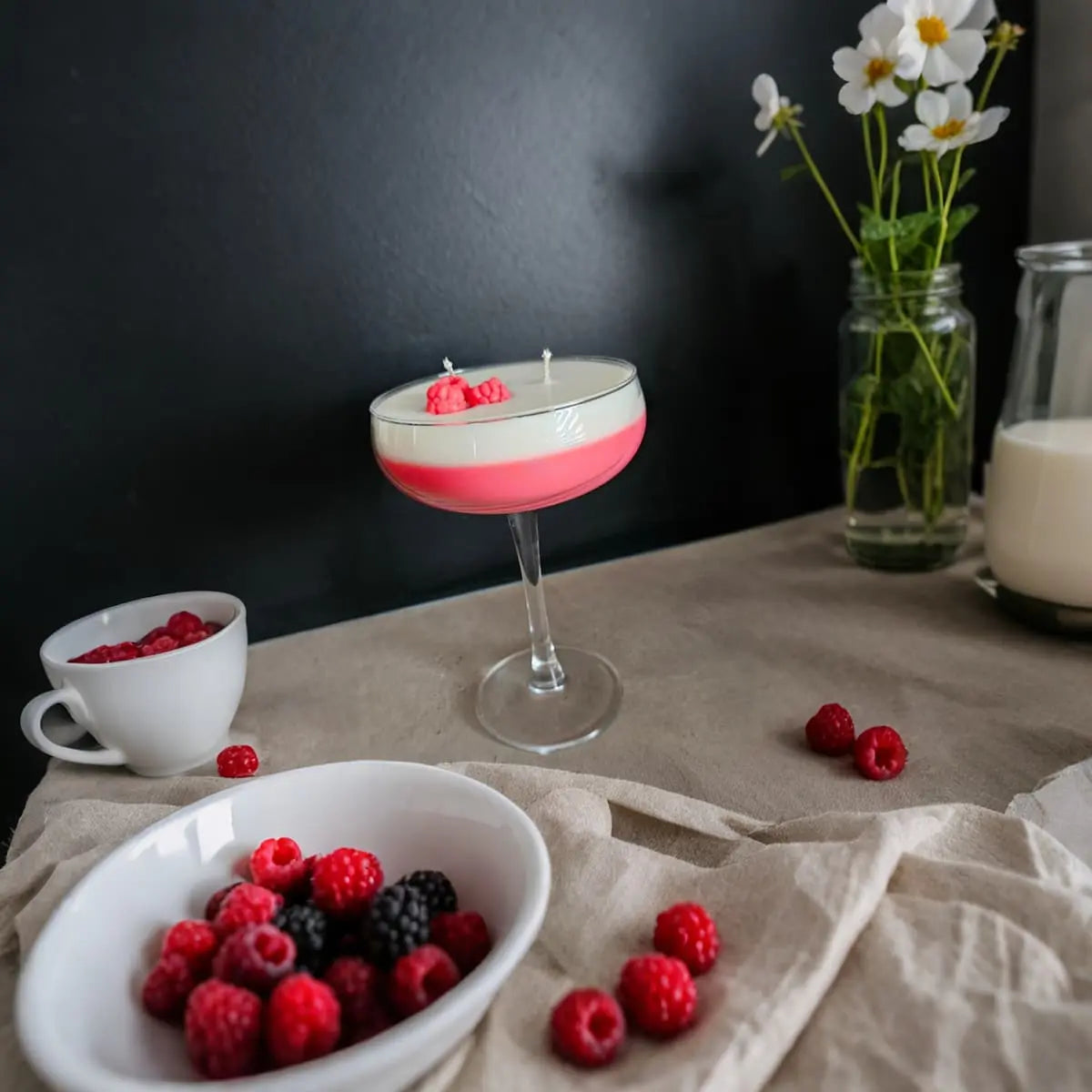 clover-club-geurkaars-met-frambozen-decoratief