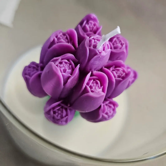 Paarse bloemkaars decoratieve kaars in glazen pot